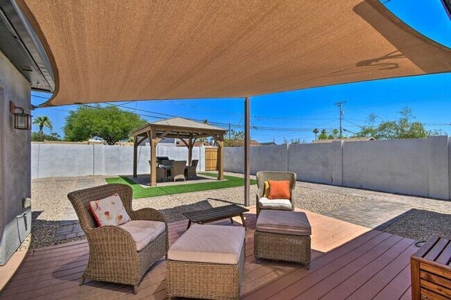 Building Photo - 4 Bed, 3 Bath, stunning home, located in t...
