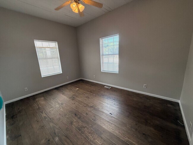 Building Photo - For Rent Davie County