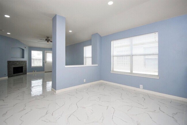 Building Photo - 6003 Baldwin Elm St