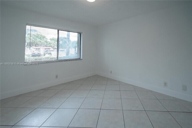 Building Photo - 16471 Blatt Blvd