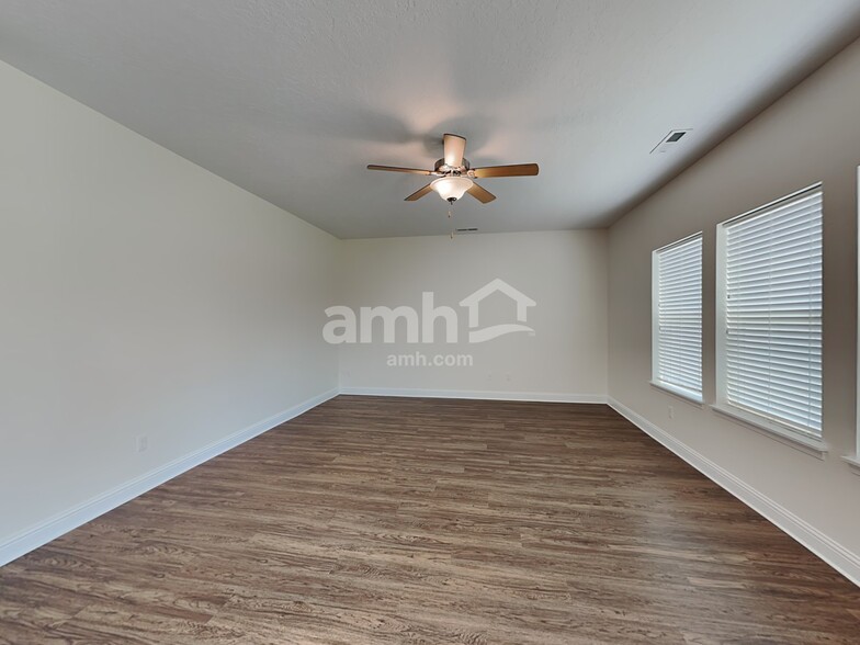 Building Photo - 57 S Lancaster Dr