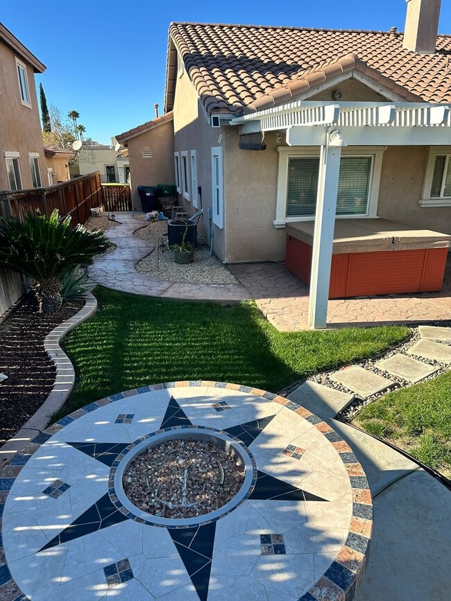 Building Photo - Beautiful 3bd/2ba Single Story with Primary Suite!