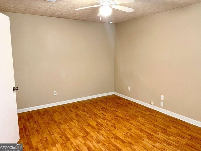 Building Photo - 155 Hunters Walk