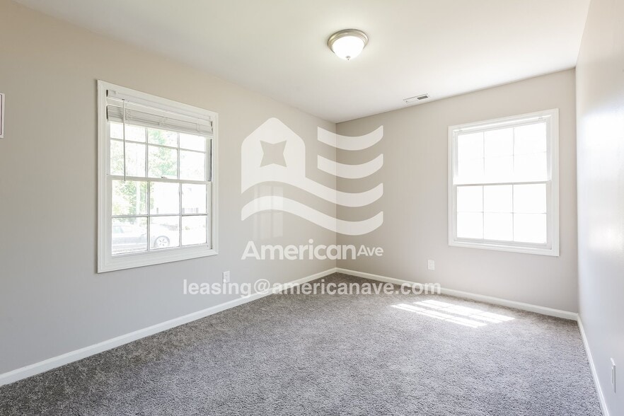 Building Photo - 4 N Kings Dr