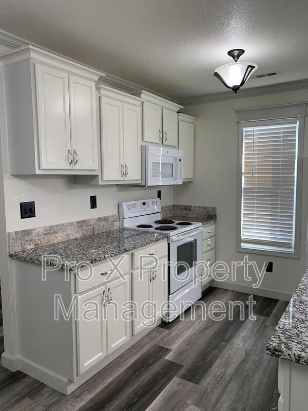 Building Photo - 3111 E 12th St