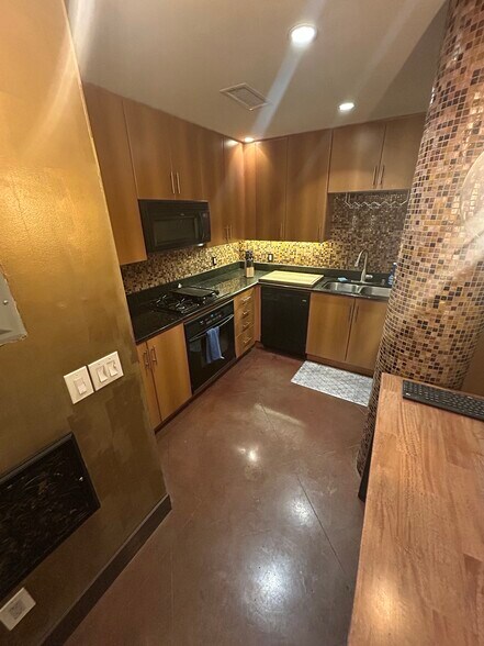 Building Photo - 1225 Island Ave