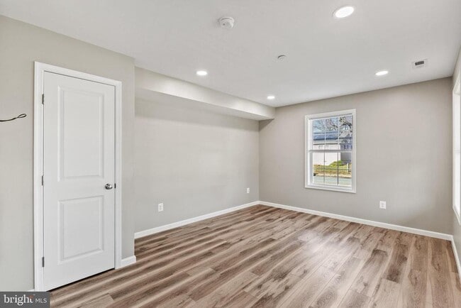 Building Photo - 41577 Church St