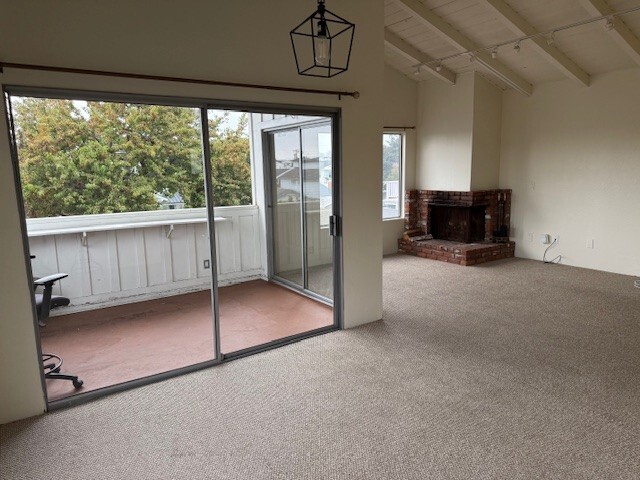 Building Photo - 500 Poinsettia Ave