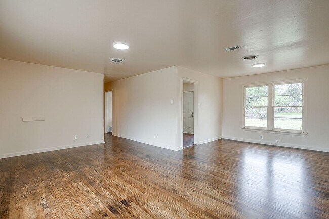 Building Photo - 4315 Mackey Dr