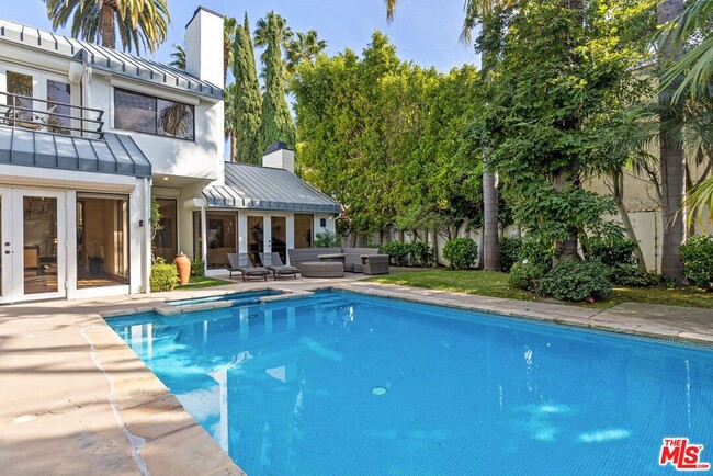 Building Photo - 605 N Hillcrest Rd