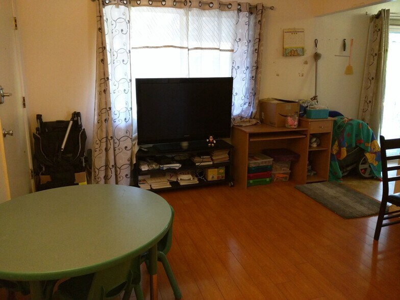 Building Photo - 879 Bing Dr