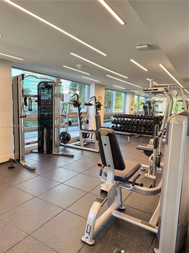 Building Photo - 1541 Brickell Ave