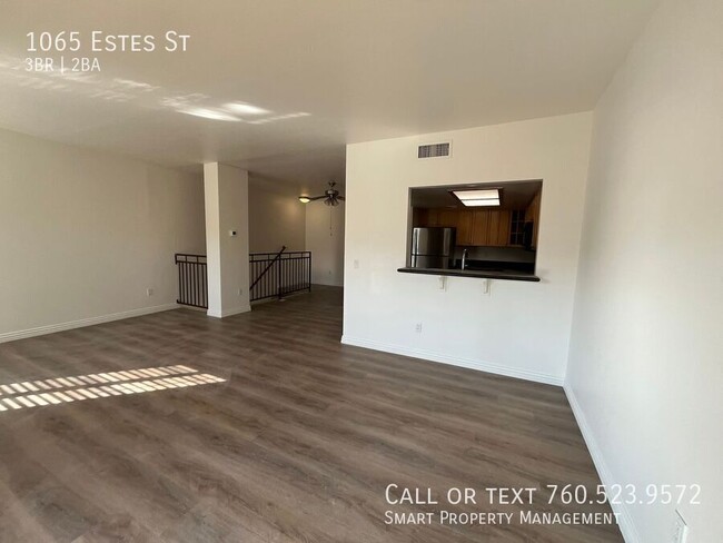 Building Photo - 1065 Estes St