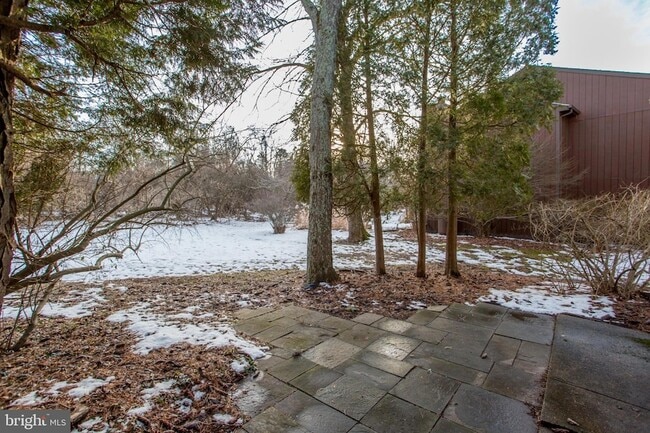 Building Photo - 17 Eden Roc