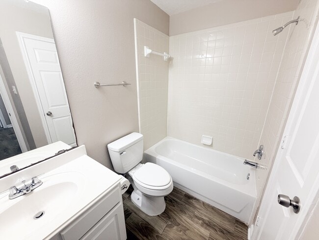 Building Photo - 4422 Park Trail Ln
