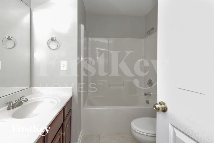 Building Photo - 9708 Spring Park Dr