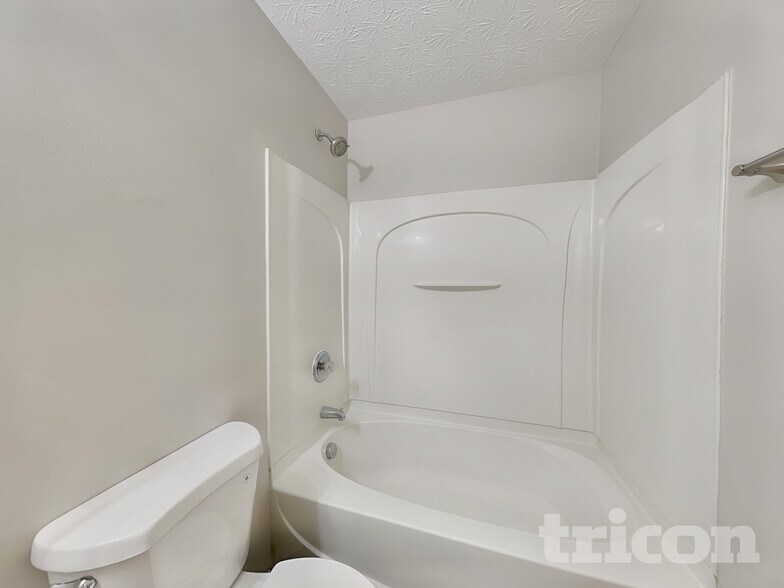 Building Photo - 3869 Alderwoods Dr