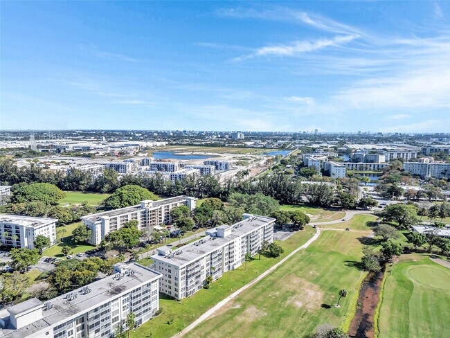 Building Photo - 3001 S Course Dr