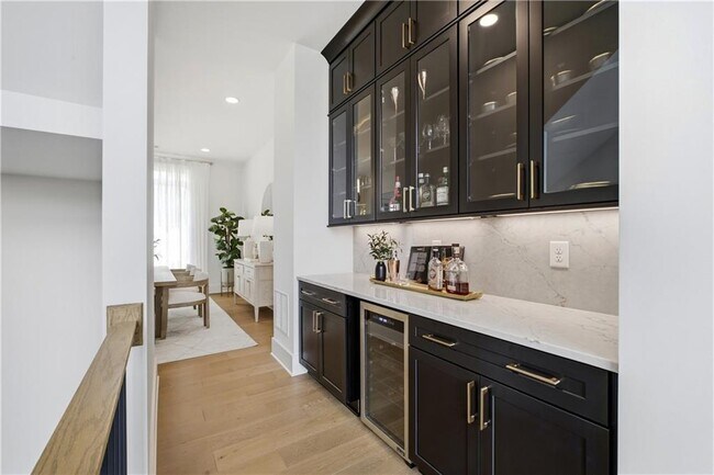 Building Photo - 4510 Hawthorn Cir