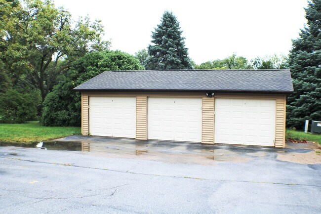 Building Photo - $1,125 | 2 Bedroom, 1.5 Bathroom 1st Floor Condo | No Pets | Sublease* | Available for August 1st...
