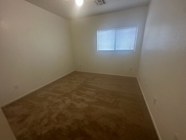 Building Photo - Gilbert 4 bedroom home