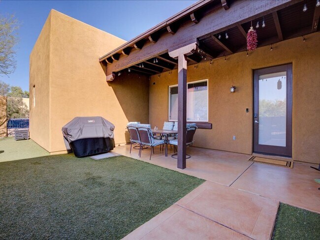 Building Photo - 10570 E Eleanor Maldonado Pl