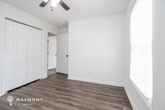 Building Photo - 126 Saturn Ln