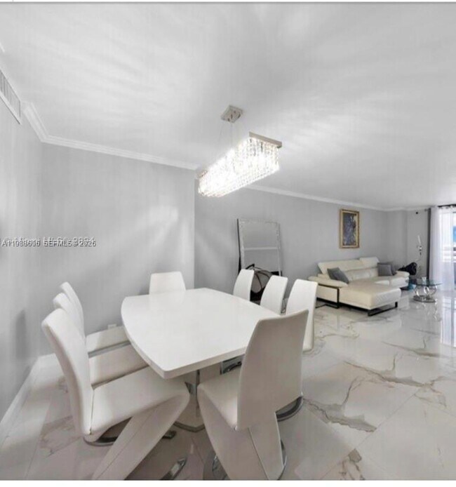 Building Photo - 2500 Parkview Dr