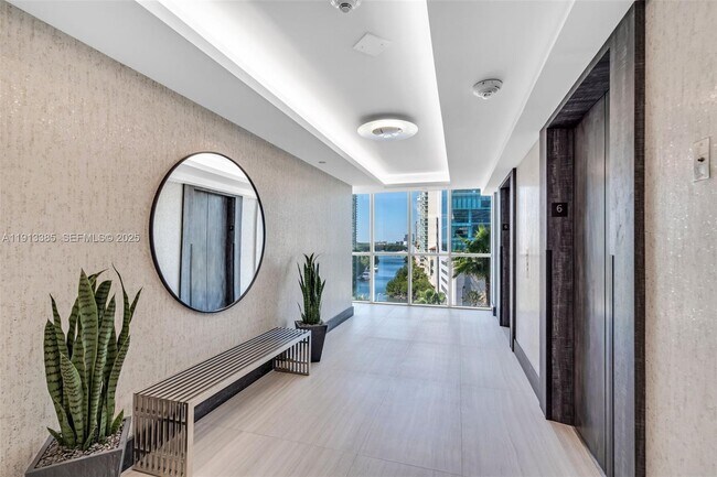 Building Photo - 16485 Collins Ave