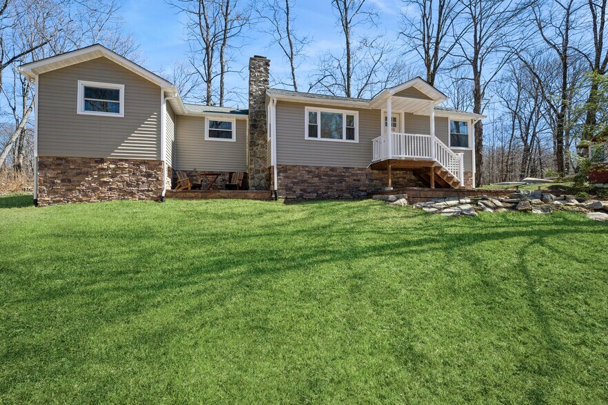 Building Photo - 100 Poplar Ln