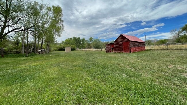 Building Photo - Quaint House close to the Foothills