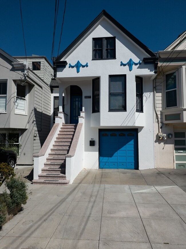 Building Photo - Victorian Charm and City Convenience – 3-B...