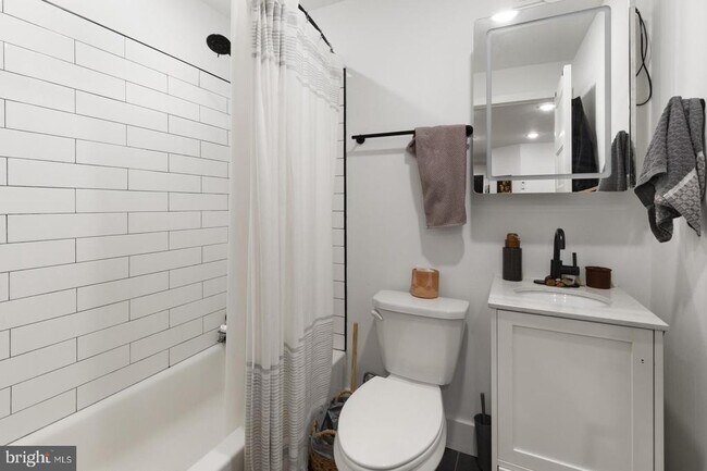 Building Photo - 212 Catharine St