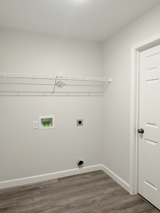 Building Photo - 868 Rodeo Ln