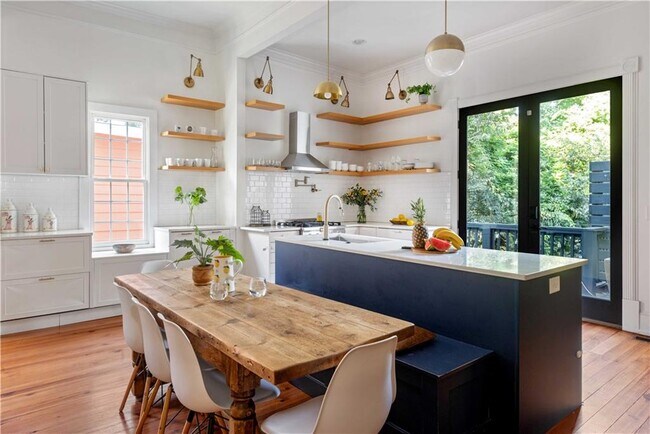 Building Photo - 383 Park Ave SE