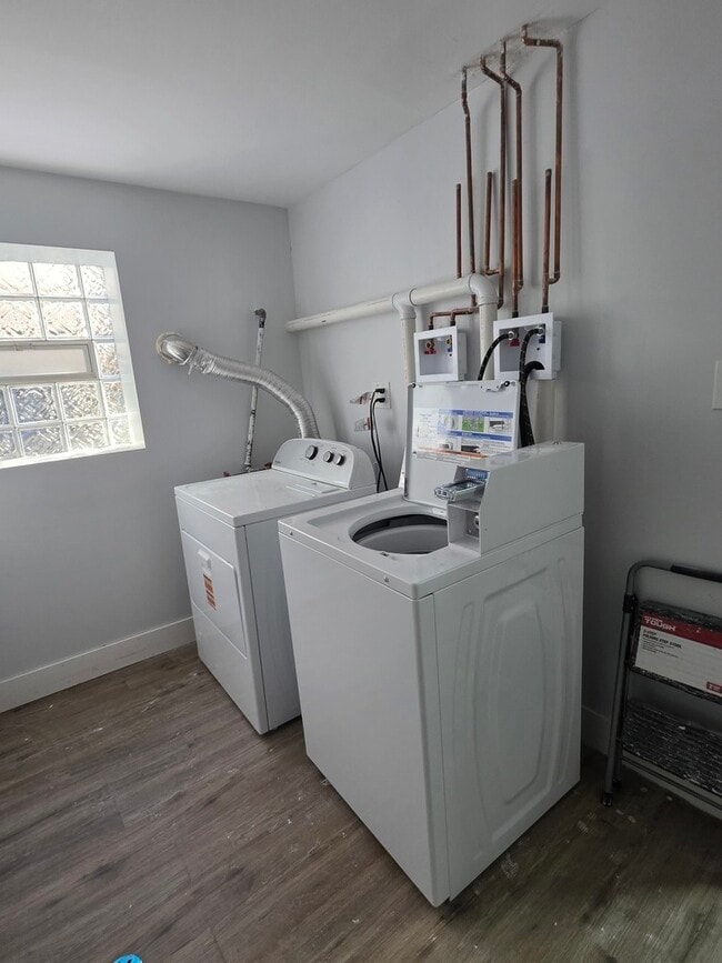 Building Photo - 1621 E 74th Pl