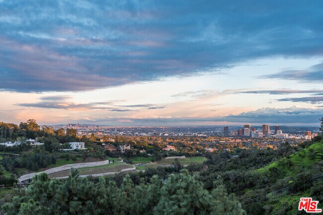 Building Photo - 980 Stradella Rd