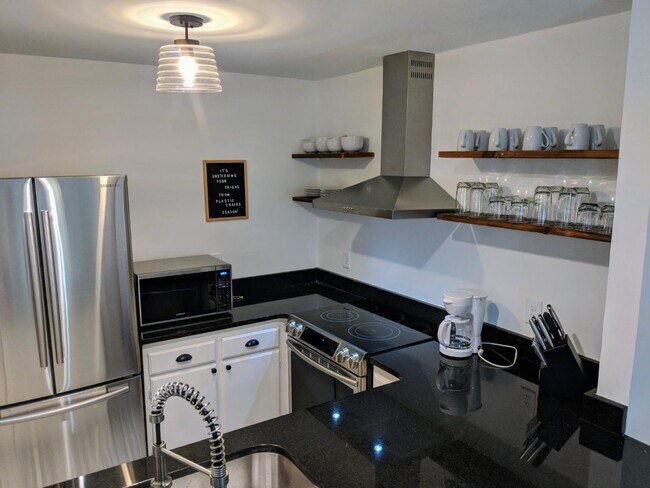 Building Photo - 3181 Parthenon Ave