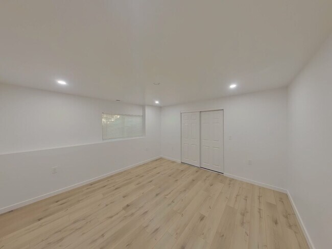 Building Photo - 1377 S Sierra Hls St