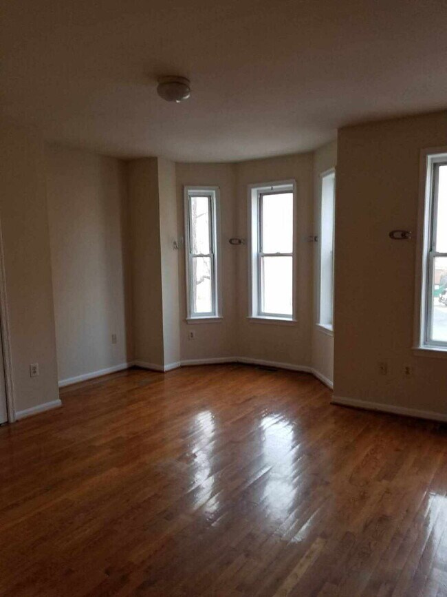 Building Photo - Sophisticated NW DC Home Featuring 3 Bedrooms, Fireplace & Outdoor Oasis with Private Parking