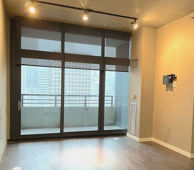Building Photo - 235 W Van Buren St