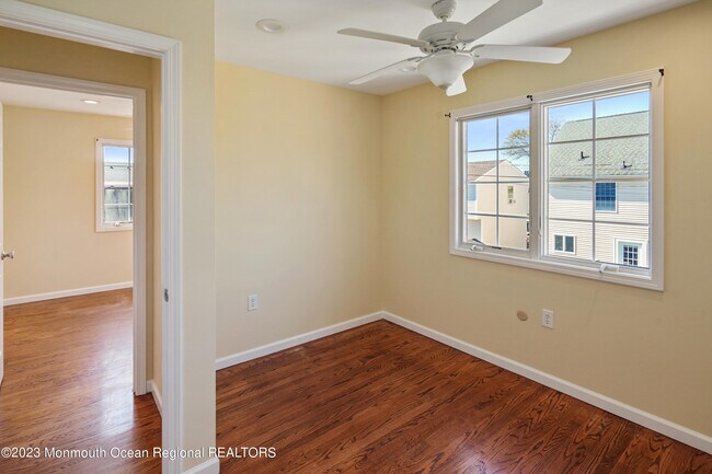 Building Photo - 111 Main St