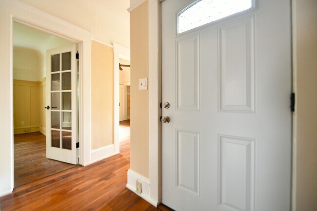 Building Photo - 1p716 - 3055-3061 Adeline Street