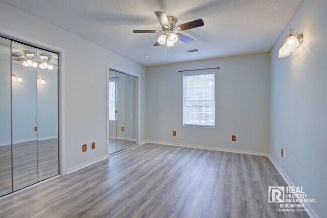 Building Photo - 7945 Parklane Ct