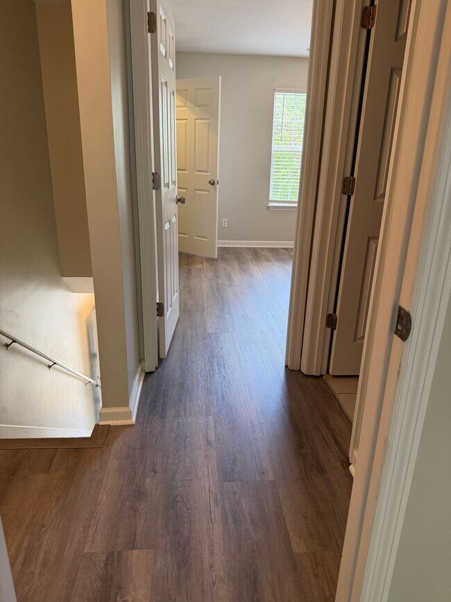 Building Photo - Red Bank Townhome