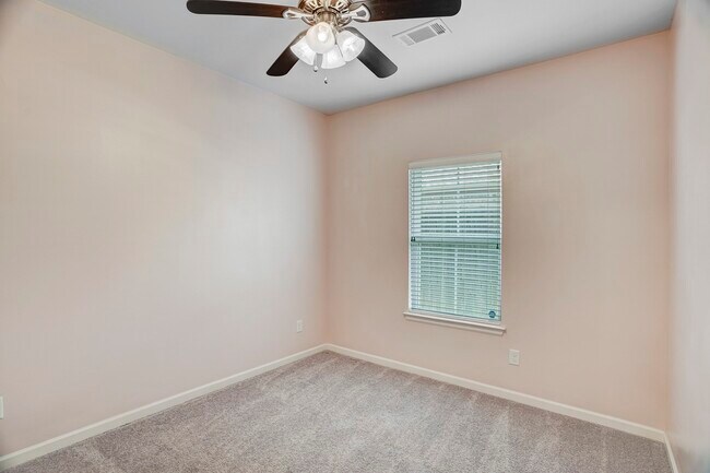 Building Photo - 3413 Omega St
