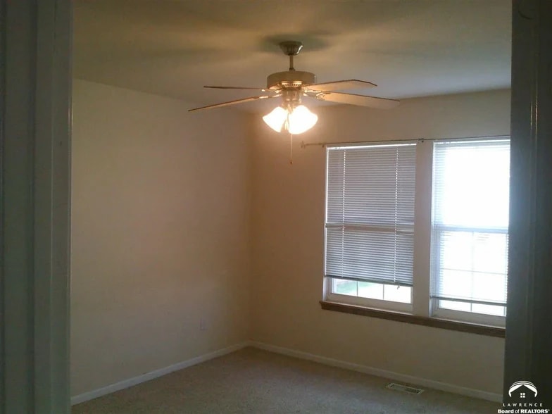 master bedroom - 2427 Surrey Dr