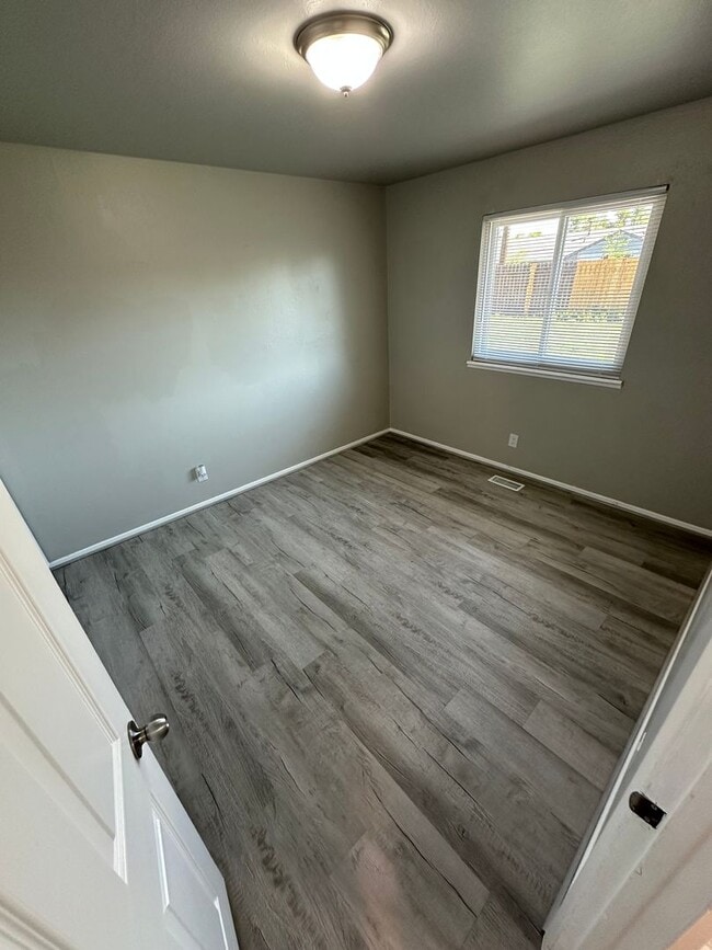 Building Photo - Beautiful 3 Bedroom Home for Rent on Chimayo