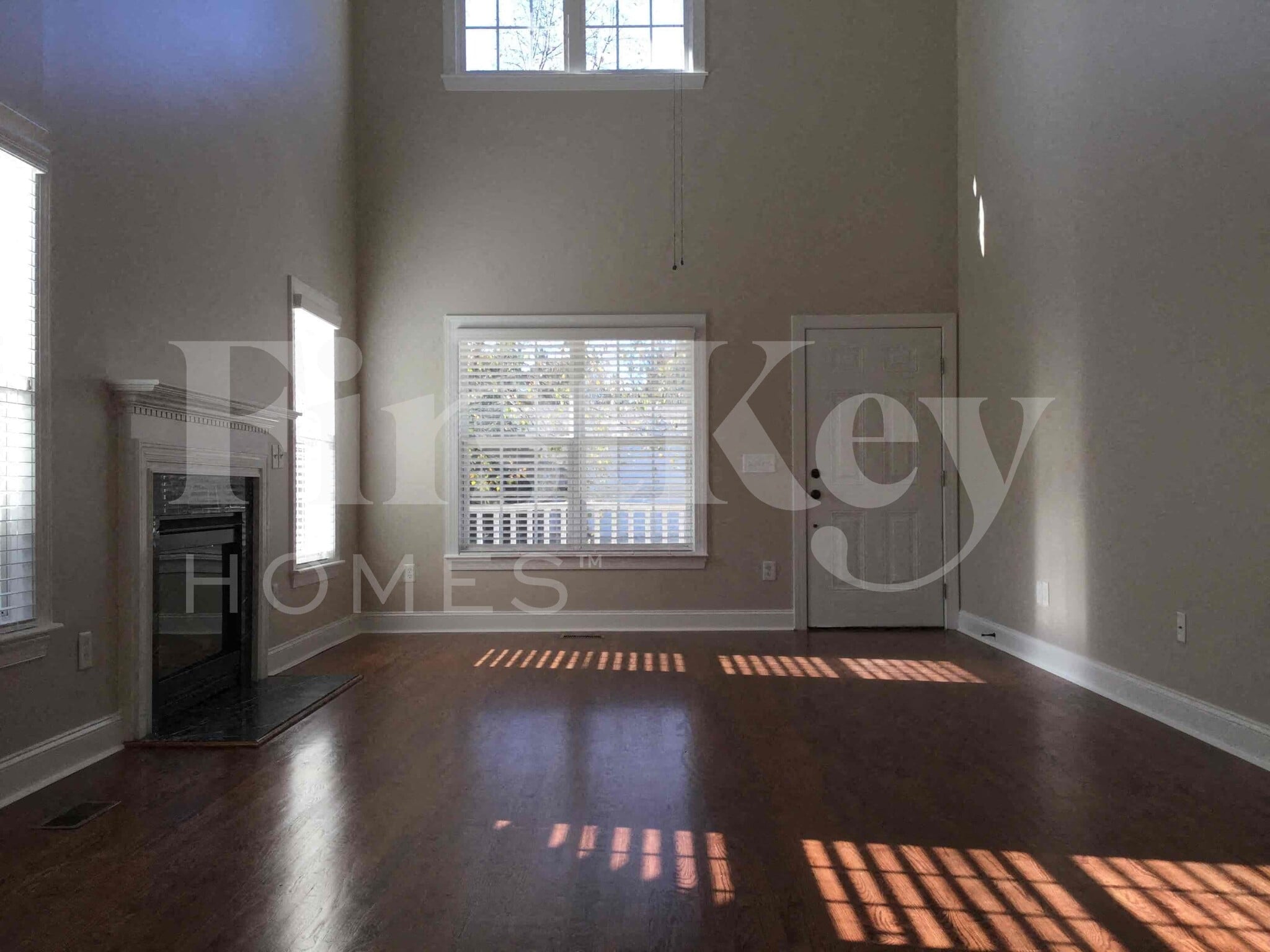 Building Photo - 457 Riverglen Dr NW
