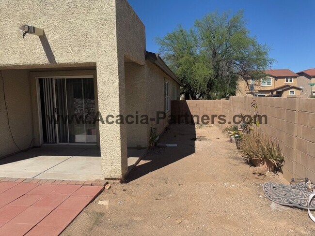 Building Photo - Three bedroom home in Mesquite Ranch